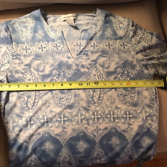 Cathy Essentials tunic top with 3/4 sleeves. - Picture 4 of 6